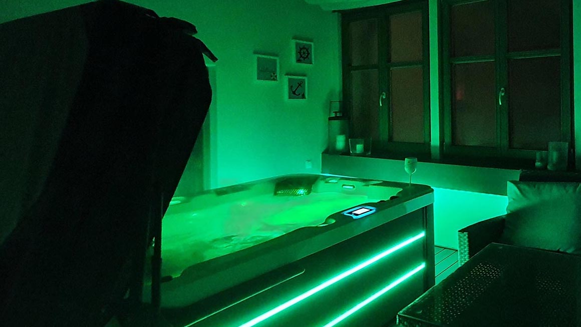 balearis-whirlpool-home-seo-tab-indoor